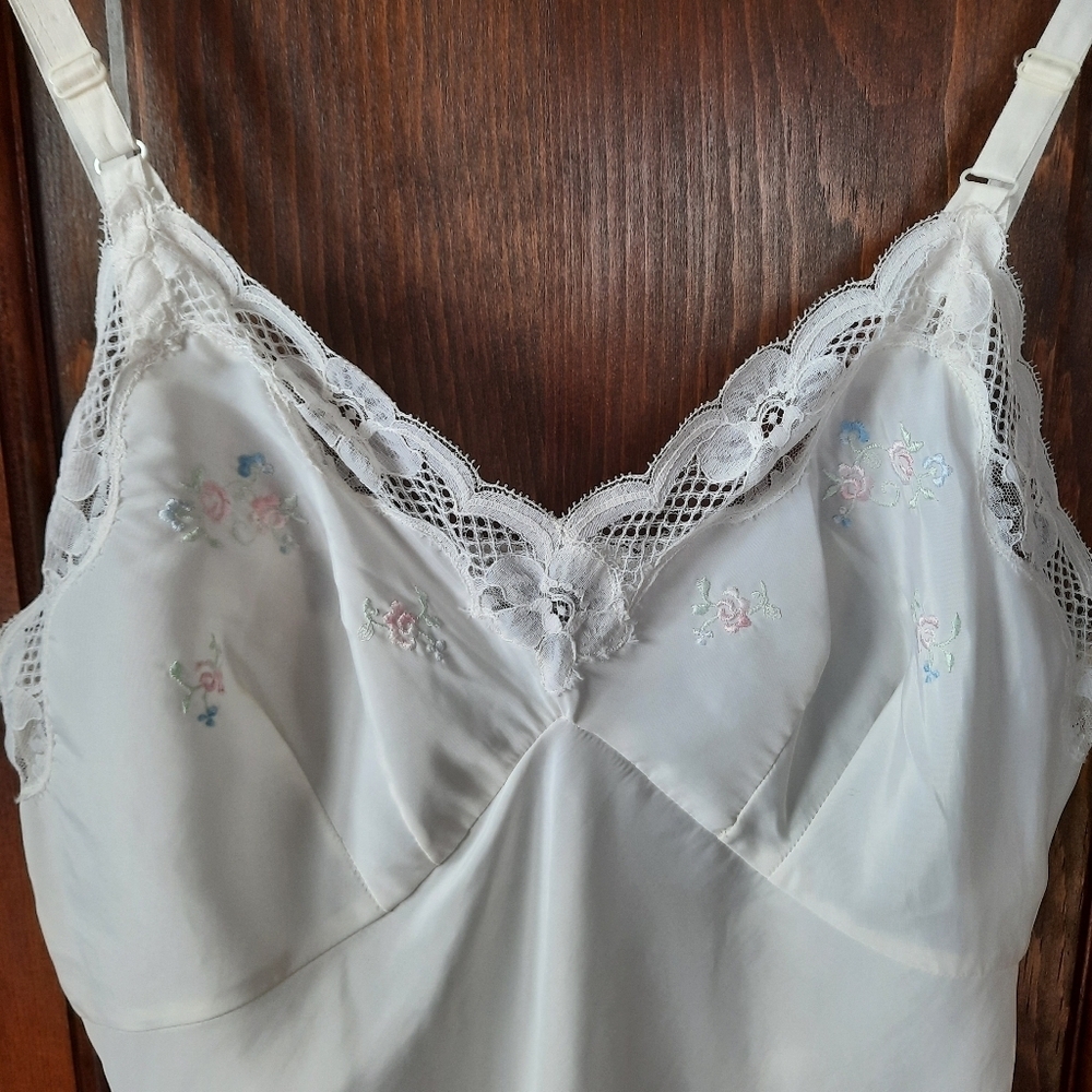 Vintage Lady Lynne White Satin Floral Embroidered Lace Trimmed Midi Slip Size S - Picture 5 of 10